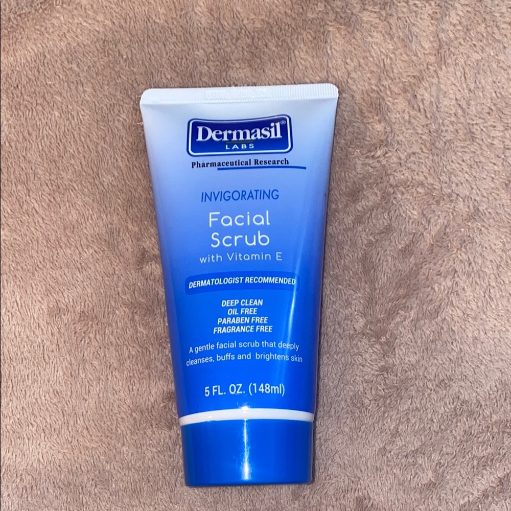Dermasil Invigorating Facial Scrub with Vitamin E